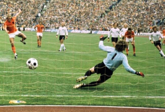 Johan Neeskens lashes the ball past Sepp Maier.